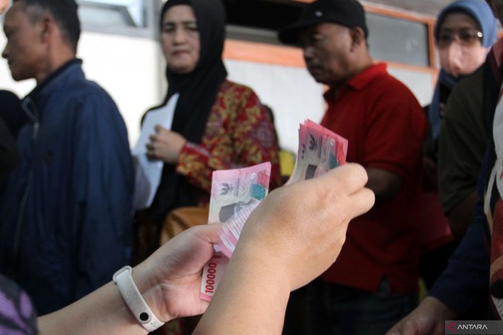 Pembagian BLT Kesra di Malang