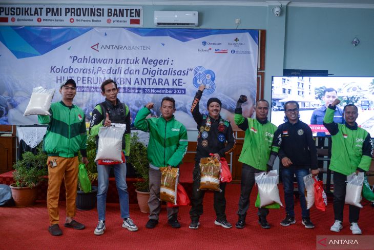 Bakti sosial dan pelatihan bantuan hidup untuk ojol