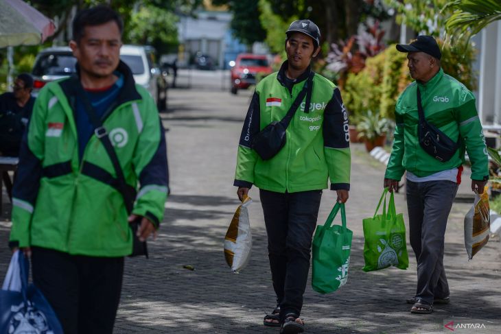 Bakti sosial dan pelatihan bantuan hidup untuk ojol