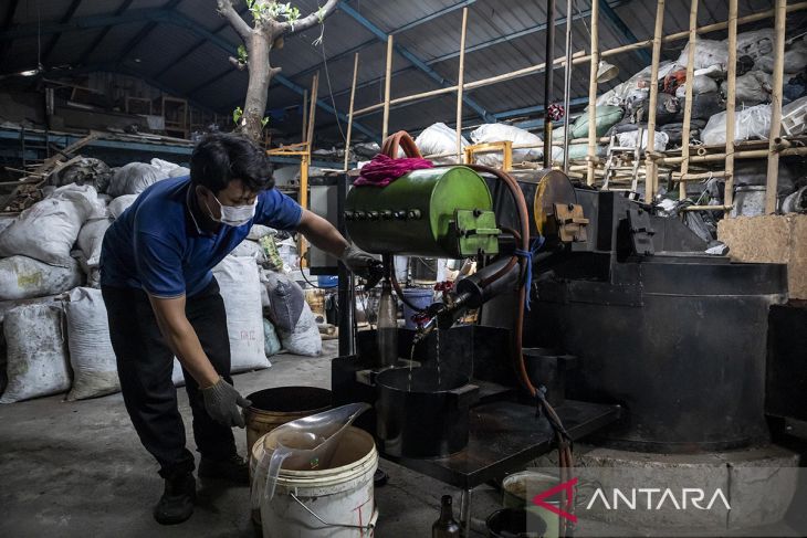 Pengolahan sampah plastik menjadi BBM di Cimahi