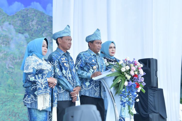 Lipsus - HSS Terima Penghargaan Nasional di Puncak Hari Jadi ke-75