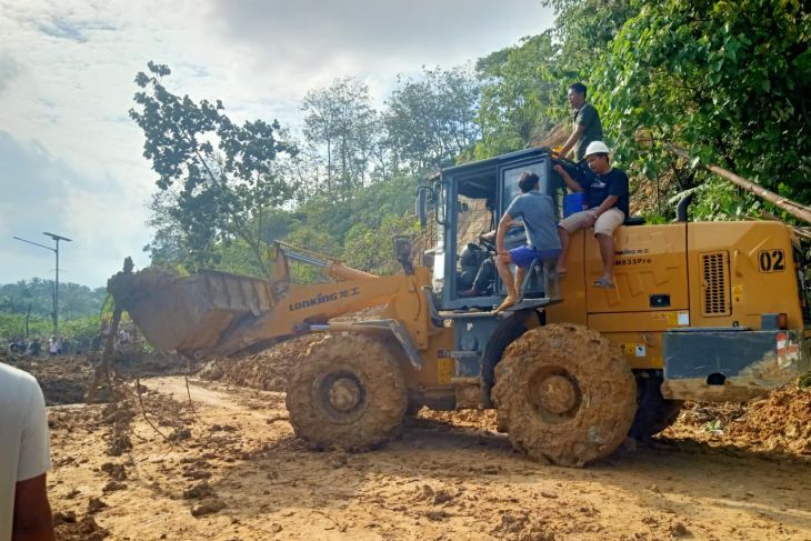 Akses jalan Aceh Tamiang - Sumut sudah normal, bisa dilintasi truk besar