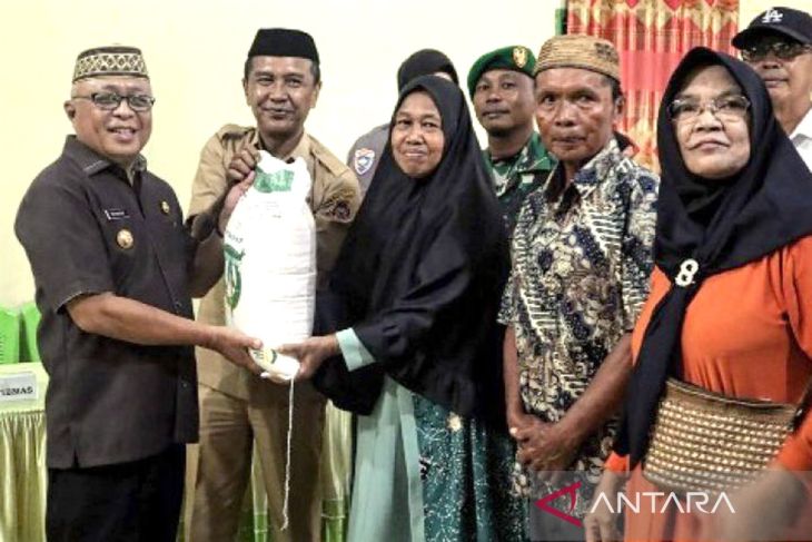 Pemkab Gorontalo salurkan bantuan cadangan beras di Limboto
