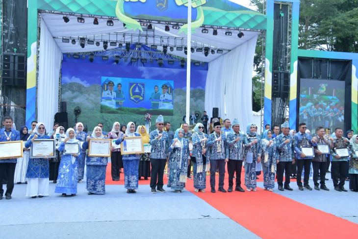 Lipsus - HSS Terima Penghargaan Nasional di Puncak Hari Jadi ke-75