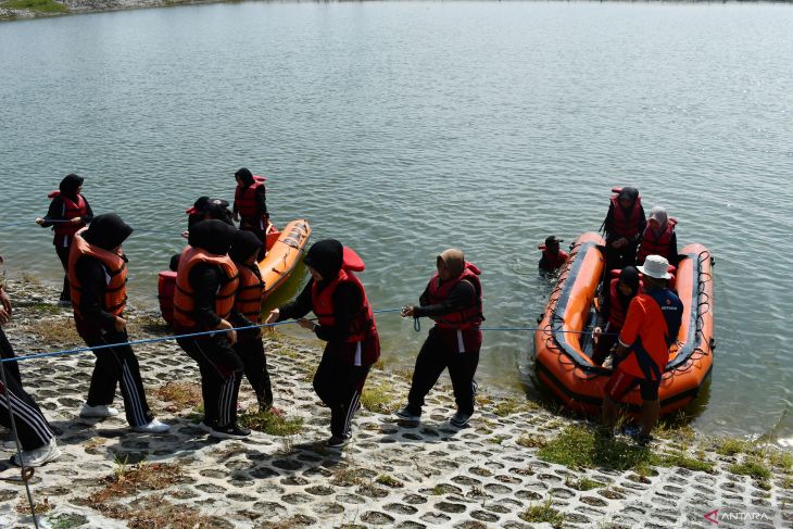 Latihan mitigasi bencana mahasiswa di Madiun