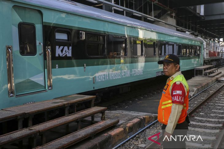 Pengoperasian kereta khusus petani dan pedagang