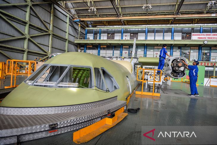 Produksi pesawat CN235 di PTDI