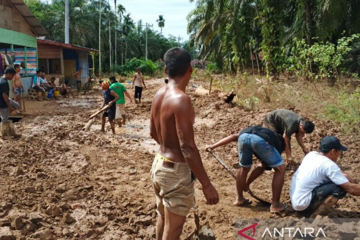 Simataniari minim bantuan, warga korban banjir Tapsel bertahan dengan Ubi dan Jagung