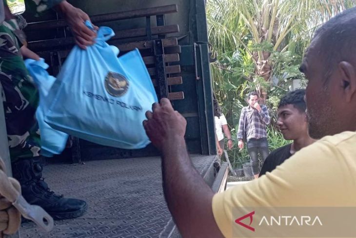 Kemenko Polkam salurkan 1.000 paket bantuan banjir di Pidie Jaya