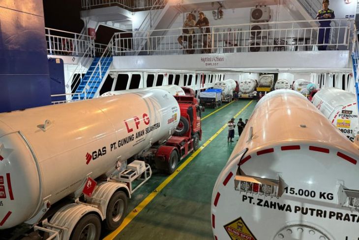 Sembilan mobil skind tank elpiji tiba di Pelabuhan Ulee Lheu