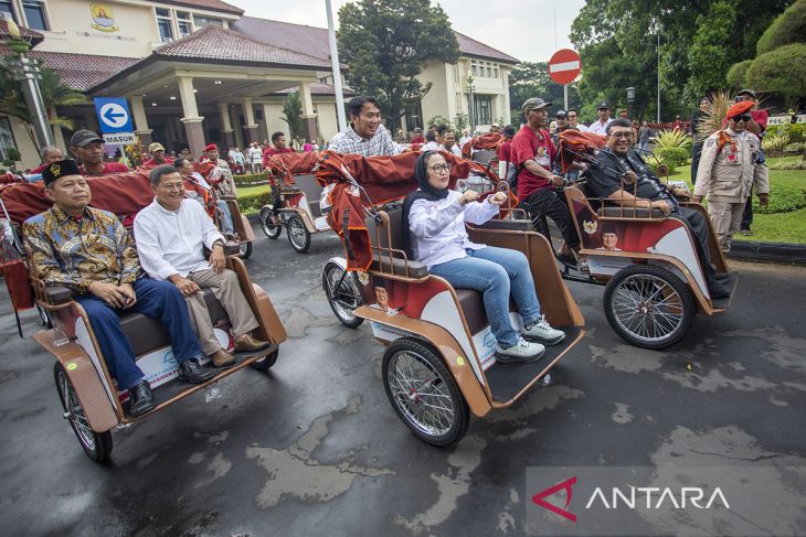 Bantuan becak listrik dari Presiden di Cirebon