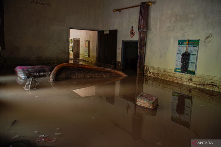 Dampak banjir lahar hujan Gunung Semeru