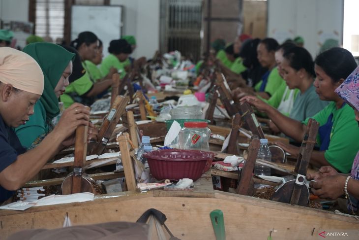 Penyaluran BLT DHBCHT di Tulungagung