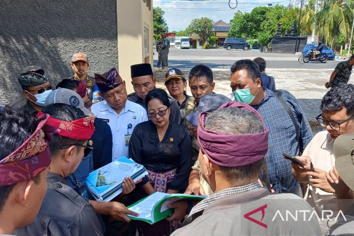 Pemkab Jembrana segel bangunan investor di Taman Nasional Bali Barat