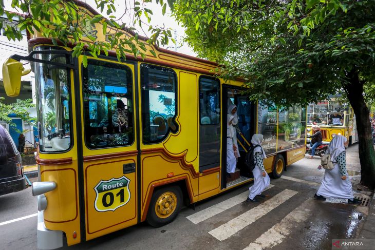 Layanan angkutan sekolah gratis di Tuban
