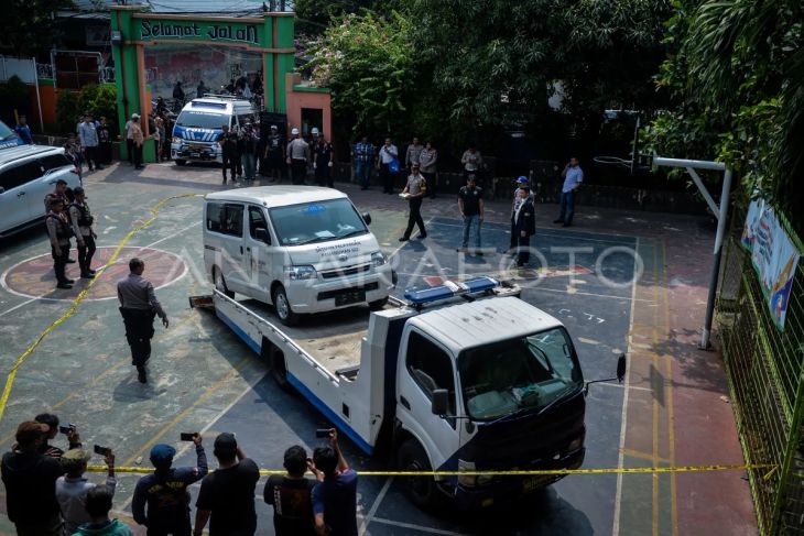 Foto: Mobil MBG tabrak siswa dan guru SDN Kalibaru 01 Cilincing