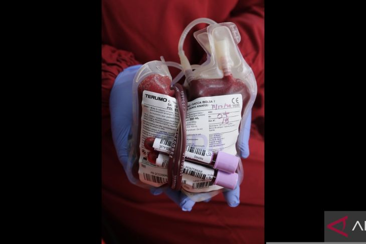 LKBN Antara Biro Kalbar gelar donor darah dan CKG