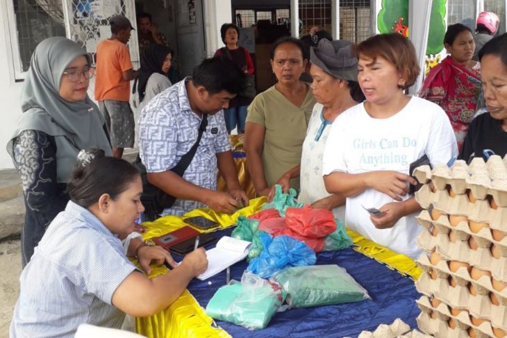 Pemkot Pematangsiantar perbanyak operasi pasar murah di daerah warga kurang mampu