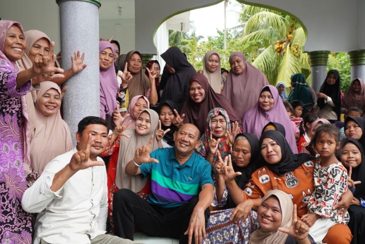 Bupati Langkat Syah Afandin salurkan bantuan 500 paket dari Wakil Presiden