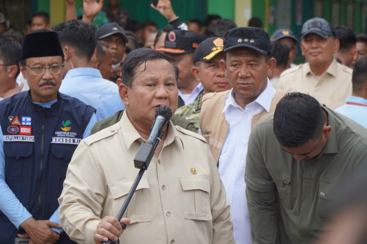 Presiden Prabowo Subianto kunjungi pengungsi di Tanjung Pura Langkat