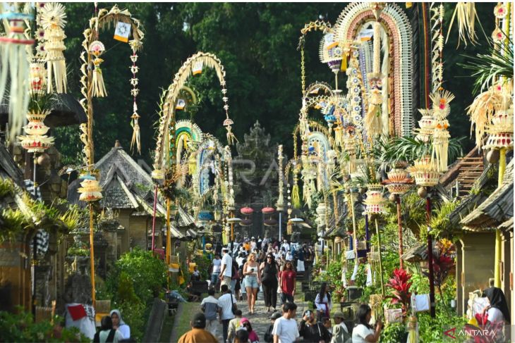 Desa Wisata Penglipuran beri pengalaman turis sehari jadi orang Bali