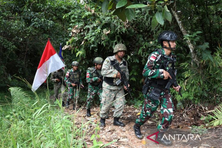 Satgas Pamtas Kostrad patroli Perbatasan Entikong