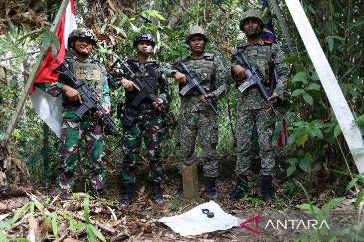 Satgas Pamtas Kostrad patroli Perbatasan Entikong