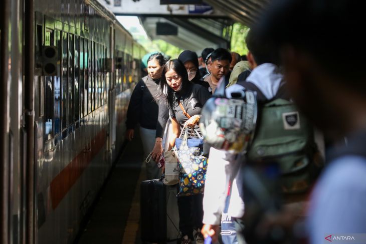 Antisipasi lonjakan penumpang KA