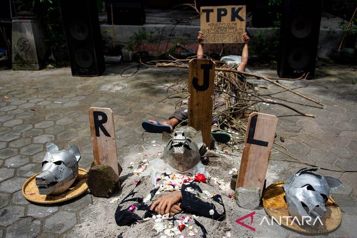 Aksi seni Taman Pemakaman Koruptor