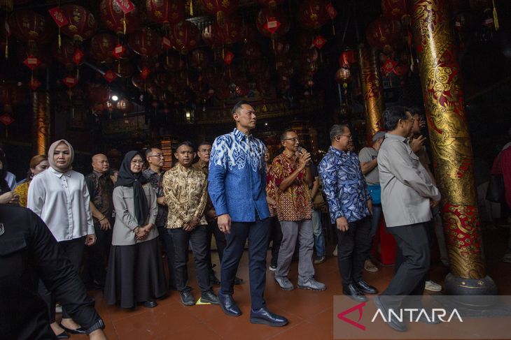 Silaturahim Menko AHY bersama warga wihara