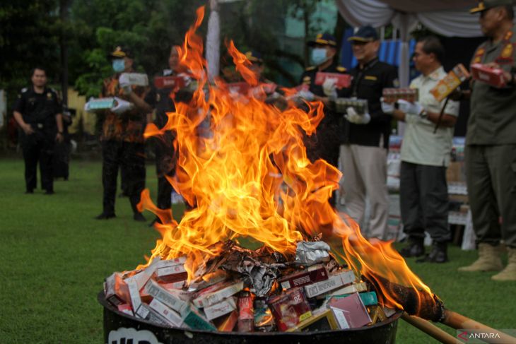 Pemusnahan barang bukti rokok ilegal