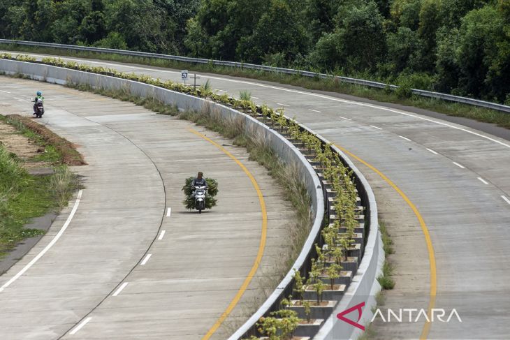 Progres pembangunan Jalan Tol Jakarta-Cikampek II Selatan