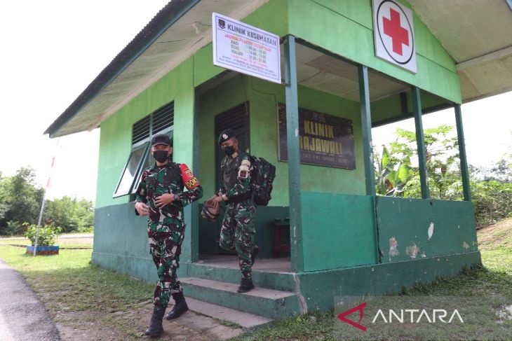 Satgas Pamtas Kostrad layani kesehatan warga