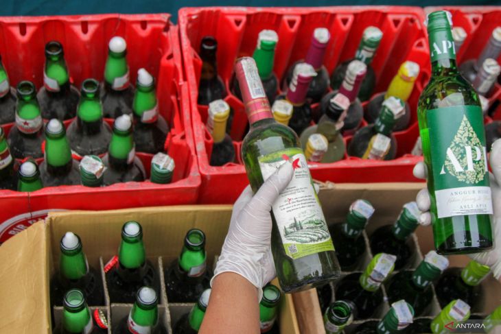 Pemusnahan minuman keras di Sidoarjo