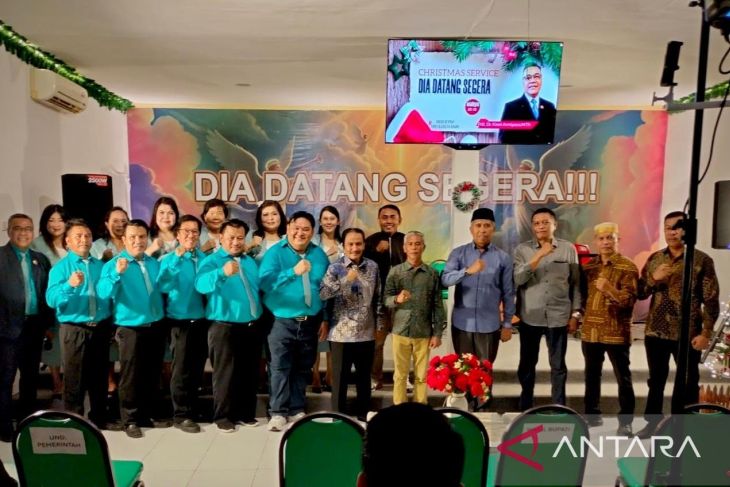 Wabup Dompu ajak Umat Kristiani tebarkan cinta kasih di Perayaan Natal