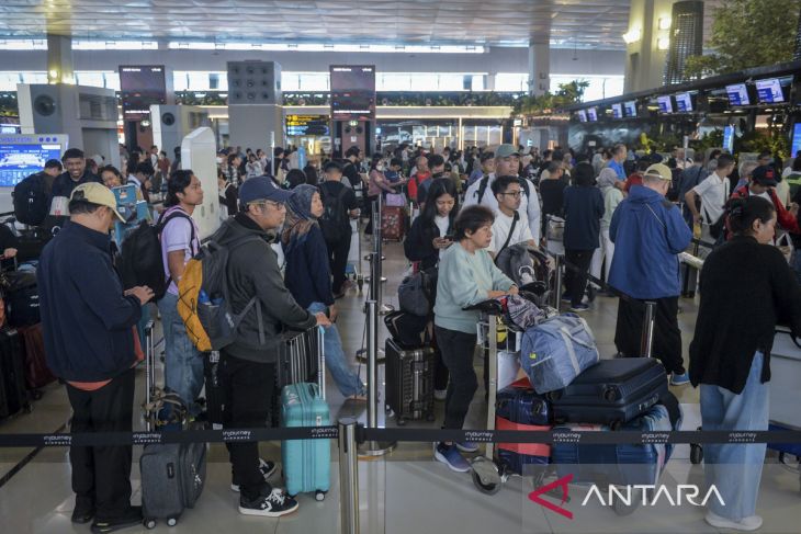 Pergerakan penumpang pesawat di Bandara Soekarno-Hatta
