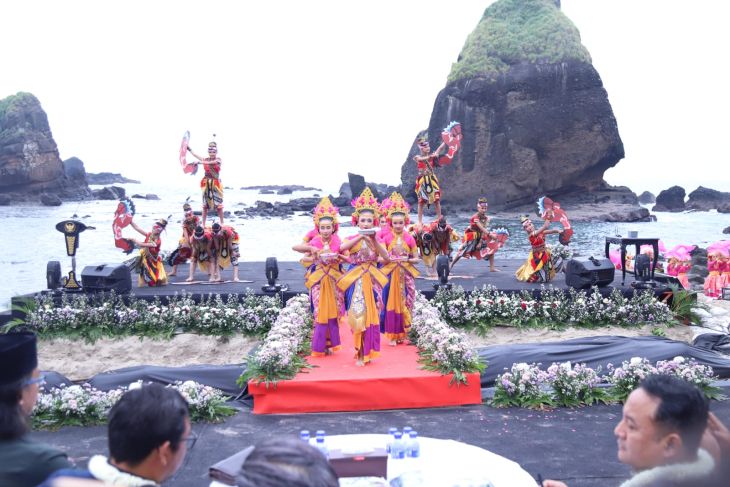 Pemkab Jember dan Perhutani jalin kerja sama kelola wisata pantai