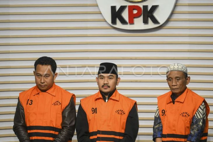 KPK tahan Bupati Bekasi