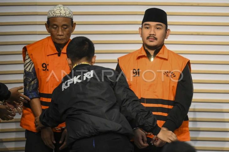 KPK tahan Bupati Bekasi