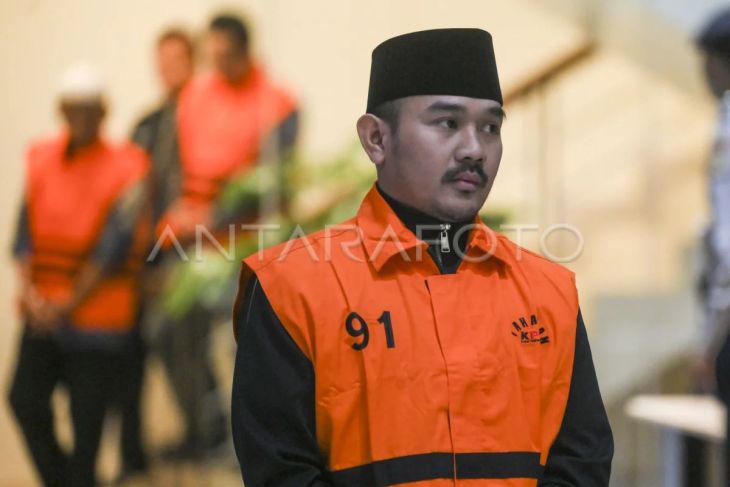 KPK tahan Bupati Bekasi