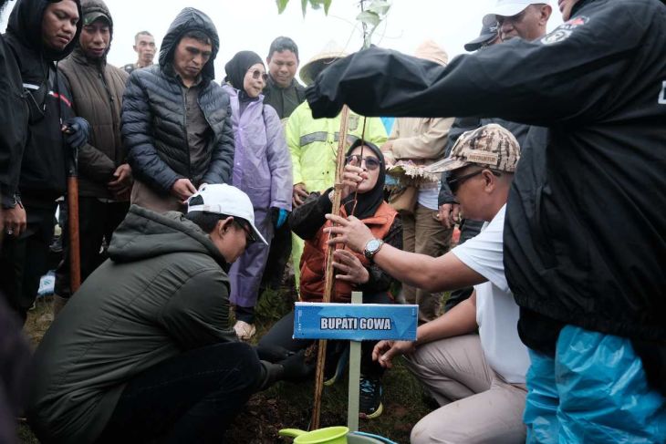 Pulihkan lingkungan Pemkab Gowa galakkan tanam 10 ribu pohon di hutan