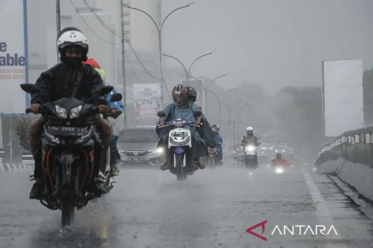 Hujan beberapa jam di Makassar sejumlah daerah terendam