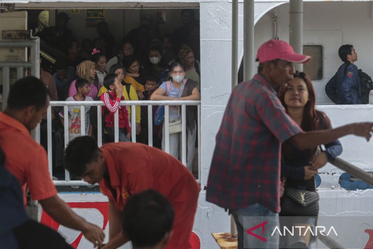 Arus mudik Natal dan Tahun Baru di Pelabuhan Merak