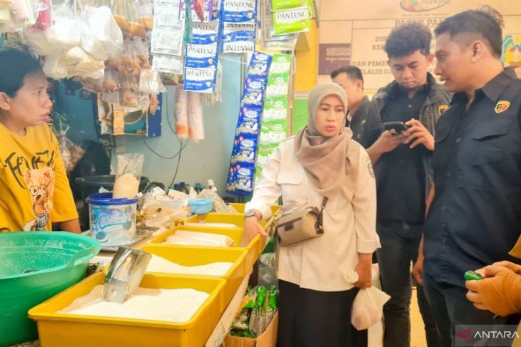 Harga bahan pokok jelang Natal-tahun baru di Situbondo stabil