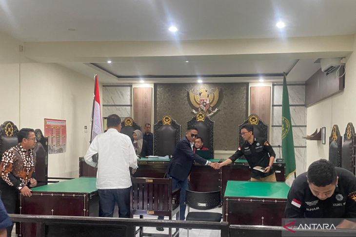 Praperadilan dua tersangka kasus gratifikasi DPRD NTB ditolak pengadilan