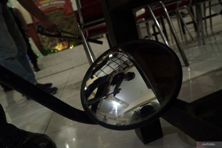 Sterilisasi gereja jelang Natal di Tulungagung