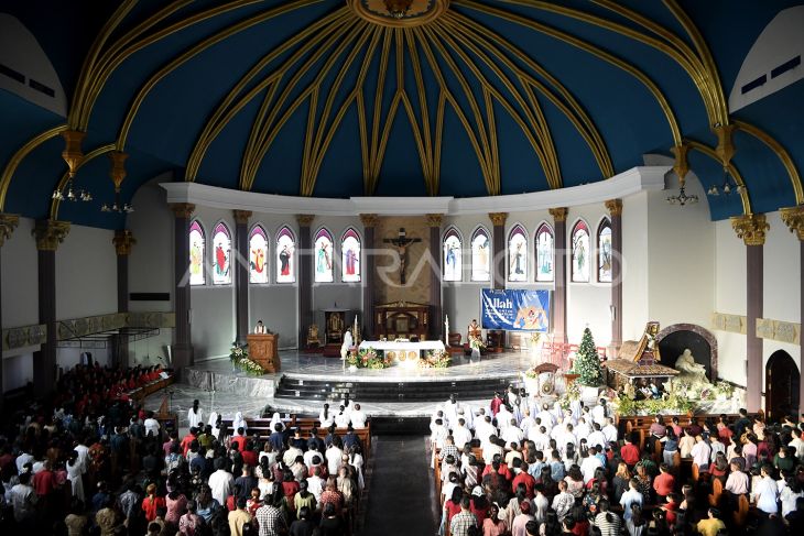 Misa Natal di Gereja Katedral Samarinda