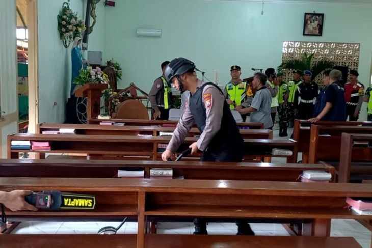 Polres Trenggalek sterilisasi gereja jelang Misa Natal 2025