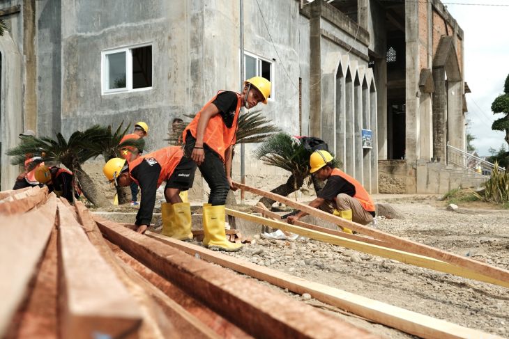 Hutama Karya kerahkan alat berat, rencanakan 120 huntara untuk warga terdampak di Aceh Tamiang