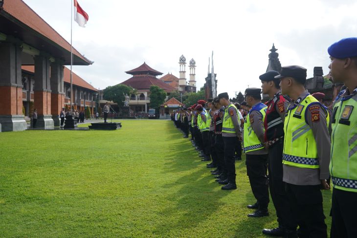 Polda Bali kerahkan 157 personel jaga sembilan gereja saat Natal
